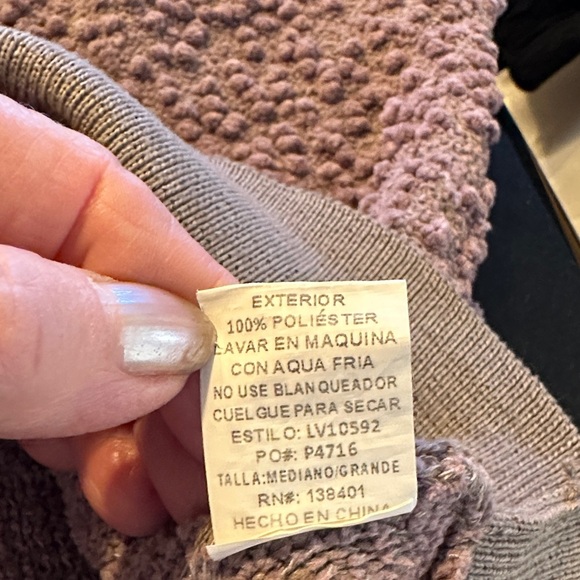 L Love Women's Textured V-Neck Sweater - Mauve - Picture 9 of 9